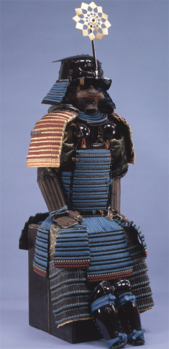 金小札紺糸威広袖具足<br>(津和野藩主亀井家所用)<br>江戸時代初期　当館